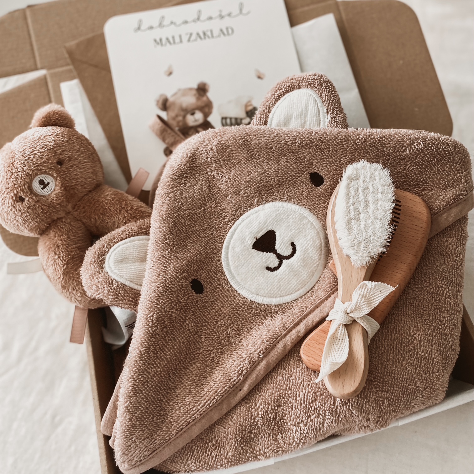 Darilni paket za novorojenčka - Igrivi medo