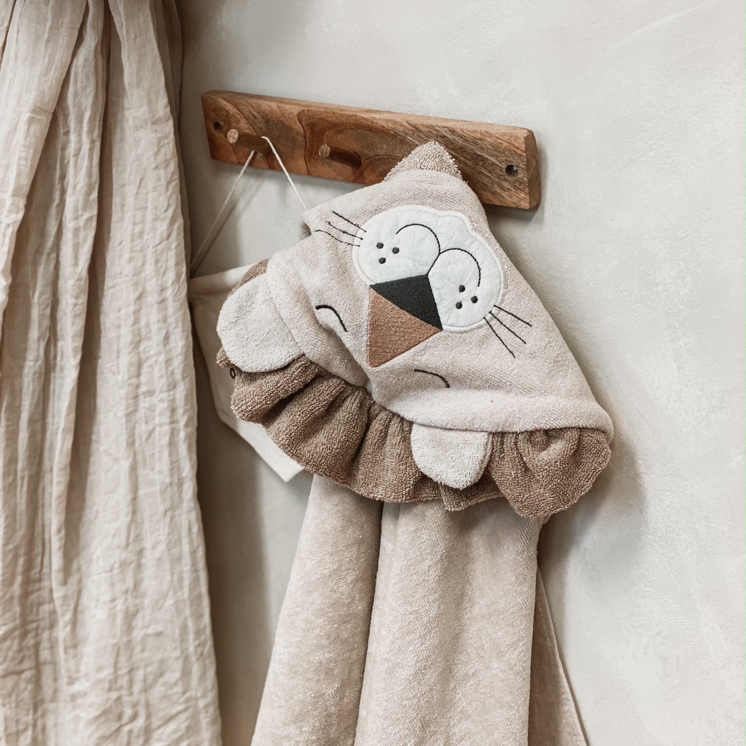 Brisača s kapuco "lev"