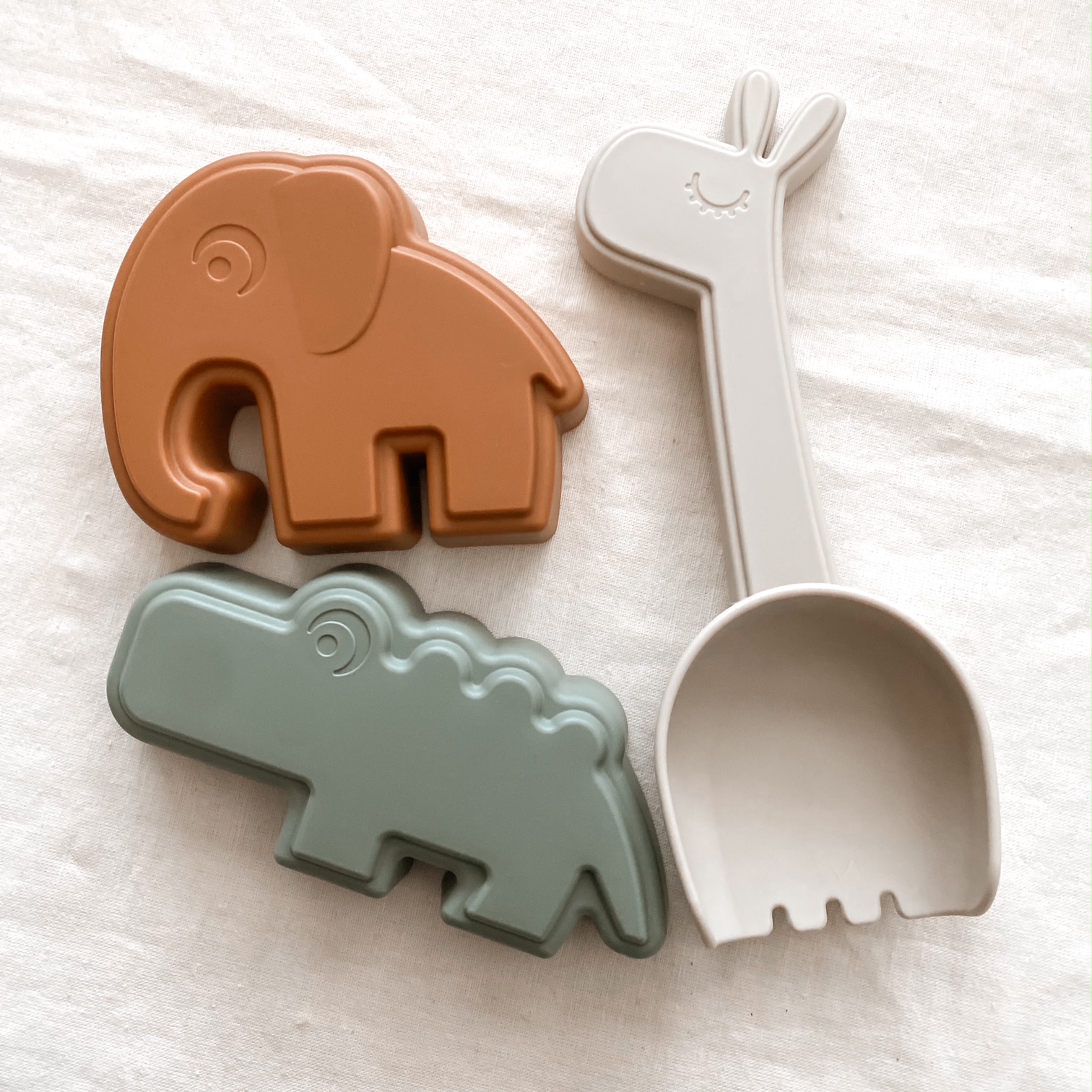 Done by Deer - Set 3 igračk za igro s peskom