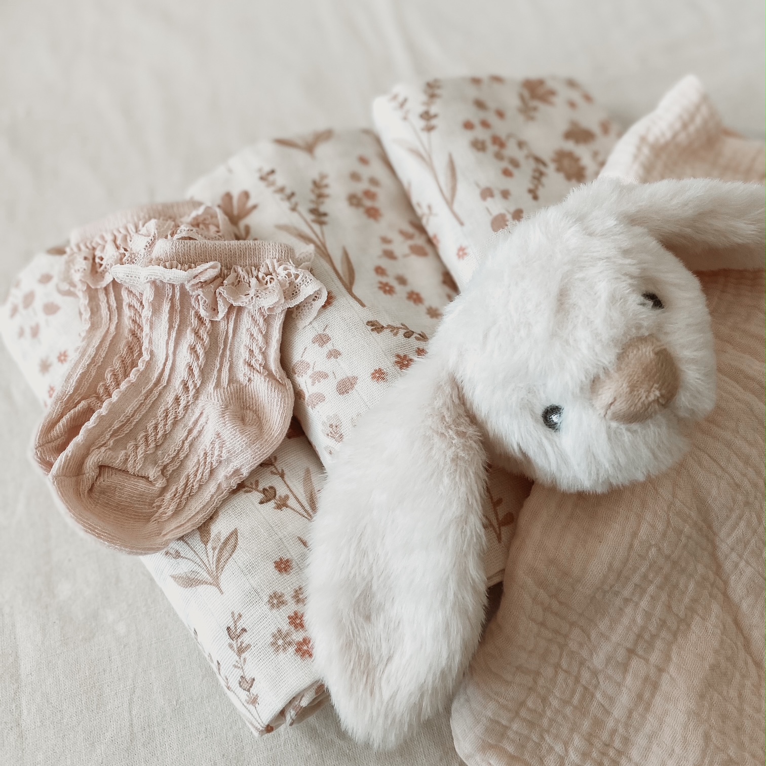 Darilni paket za novorojenčka - Zajček v cvetju - slika 3