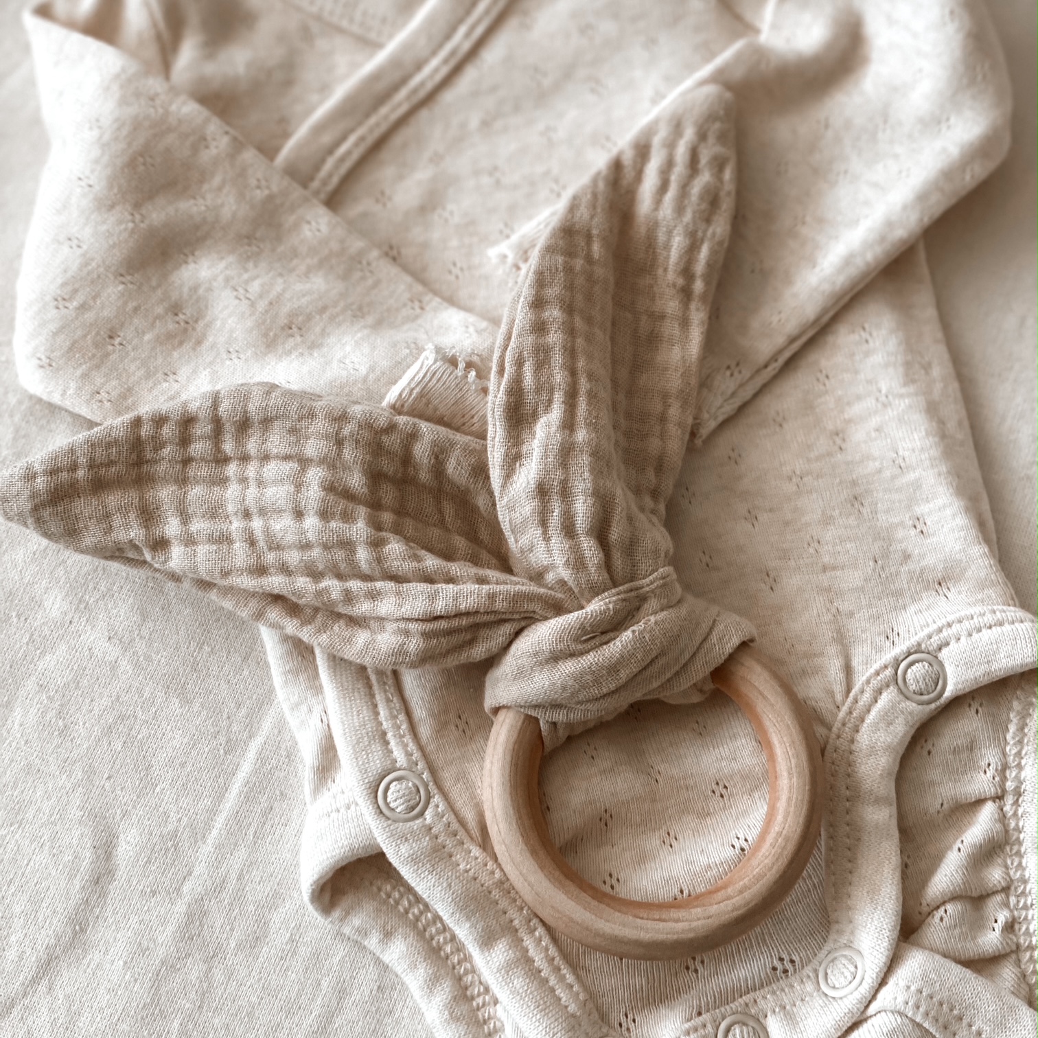 Grizalo z ušeski za dojenčka