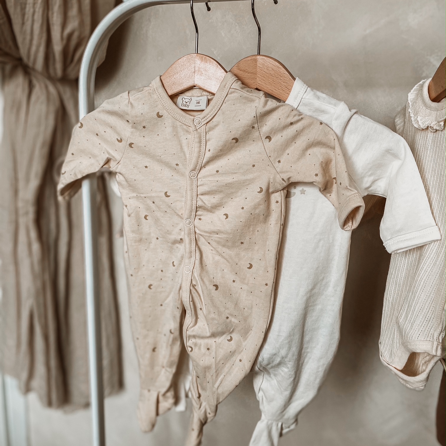 Komplet pajacev s stopalkami