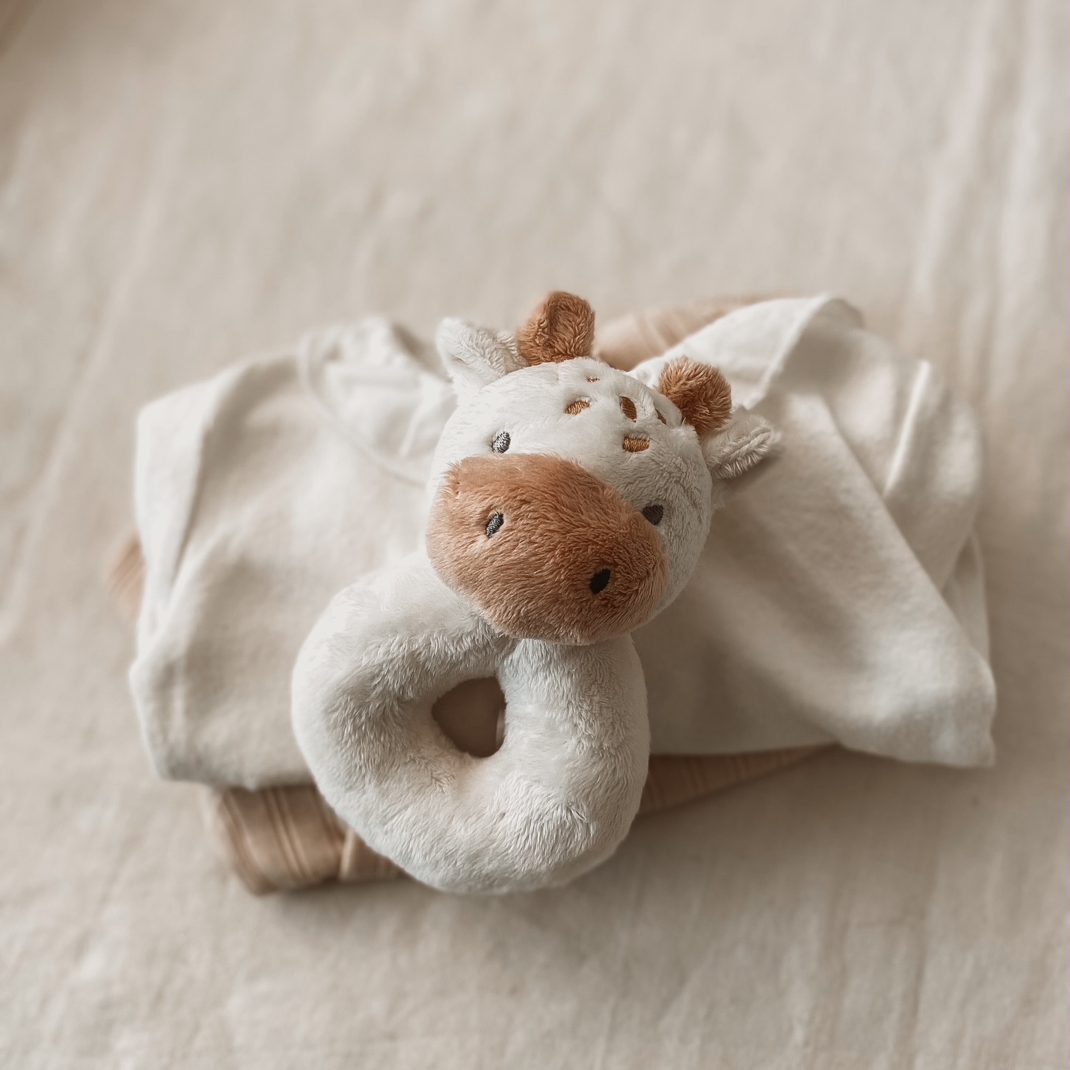 Mehka ropotuljica za dojenčka - Žirafa