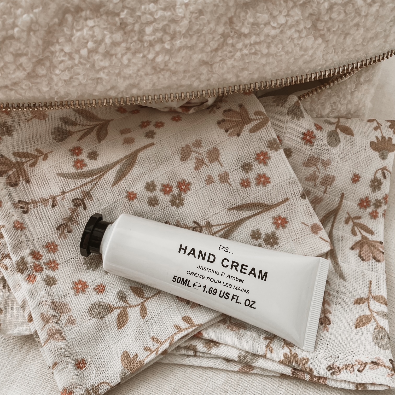 Negovalna krema za roke za mamico