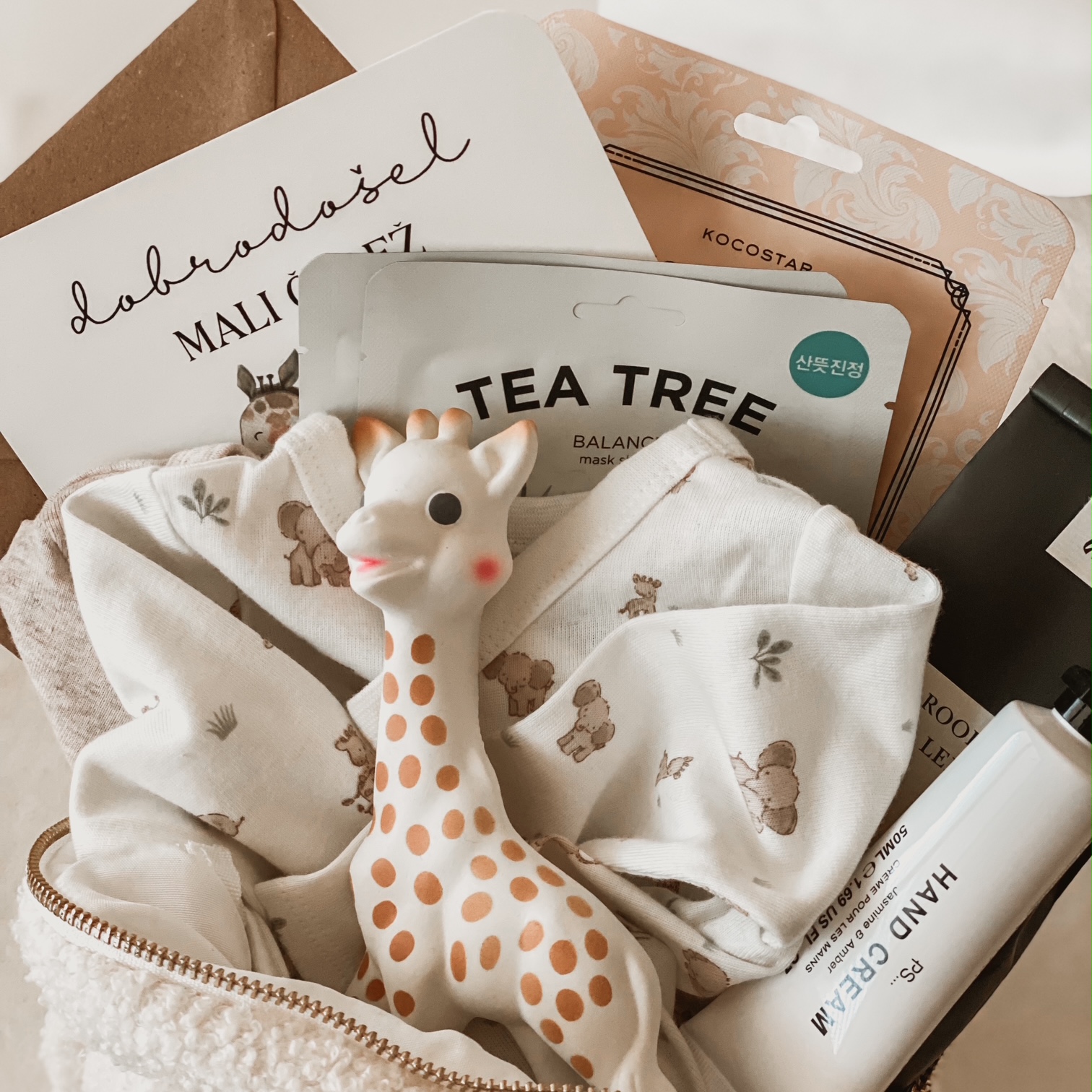 Darilni paket za mamico in dojenčka - Ljubka žirafa
